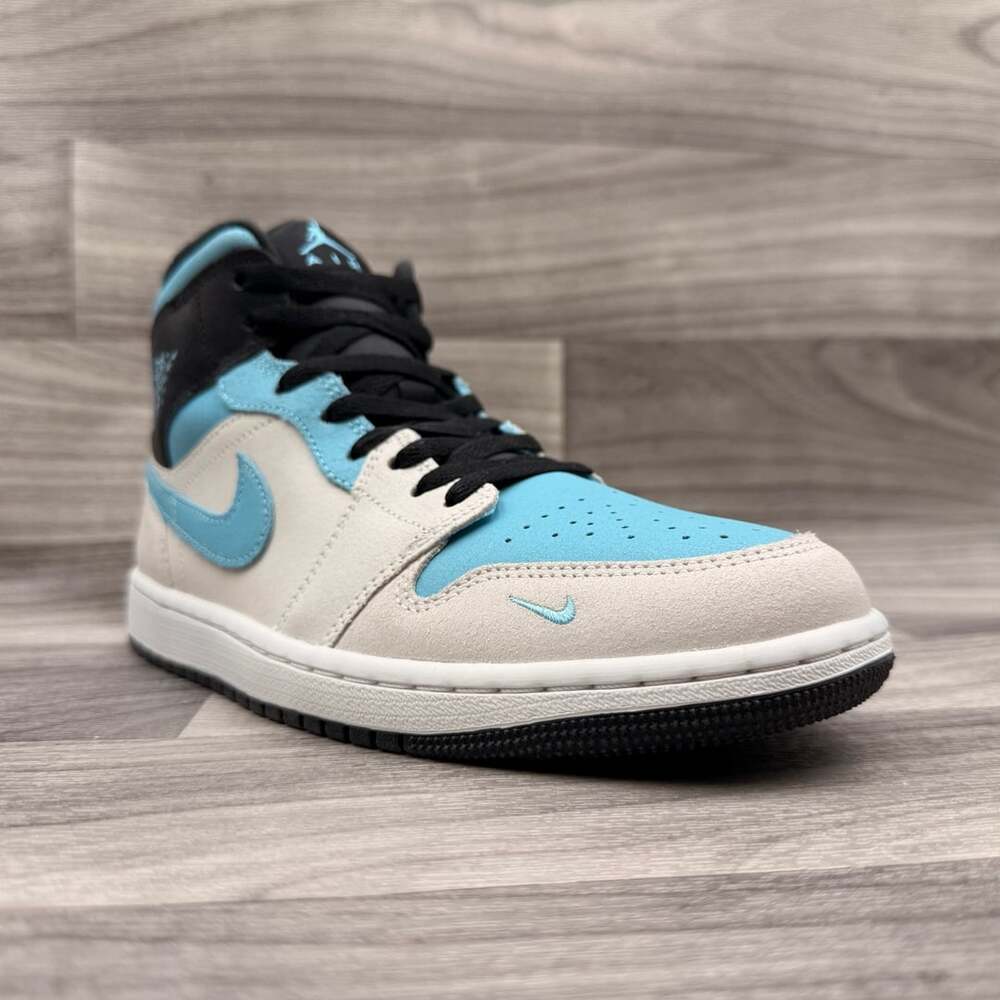 Air Jordan 1 Mid SE Light Blue Cream IM6567-121 Mens Size 8.5 New No Box